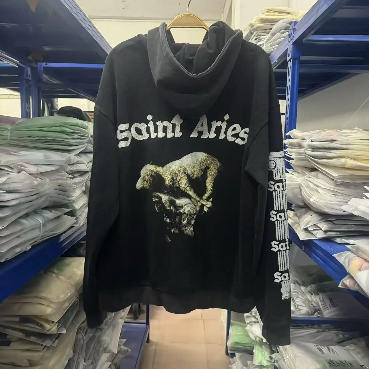 Washed Black Saint Aries Hoodie Oversized Sweatshirts Men Women High Quality Casual Falling Shoulders Hooded Pllovers 
Washed Black Saint Aries Hoodie Oversized Sweatshirts Men Women High Quality Casual Falling Shoulders Hooded Pllovers