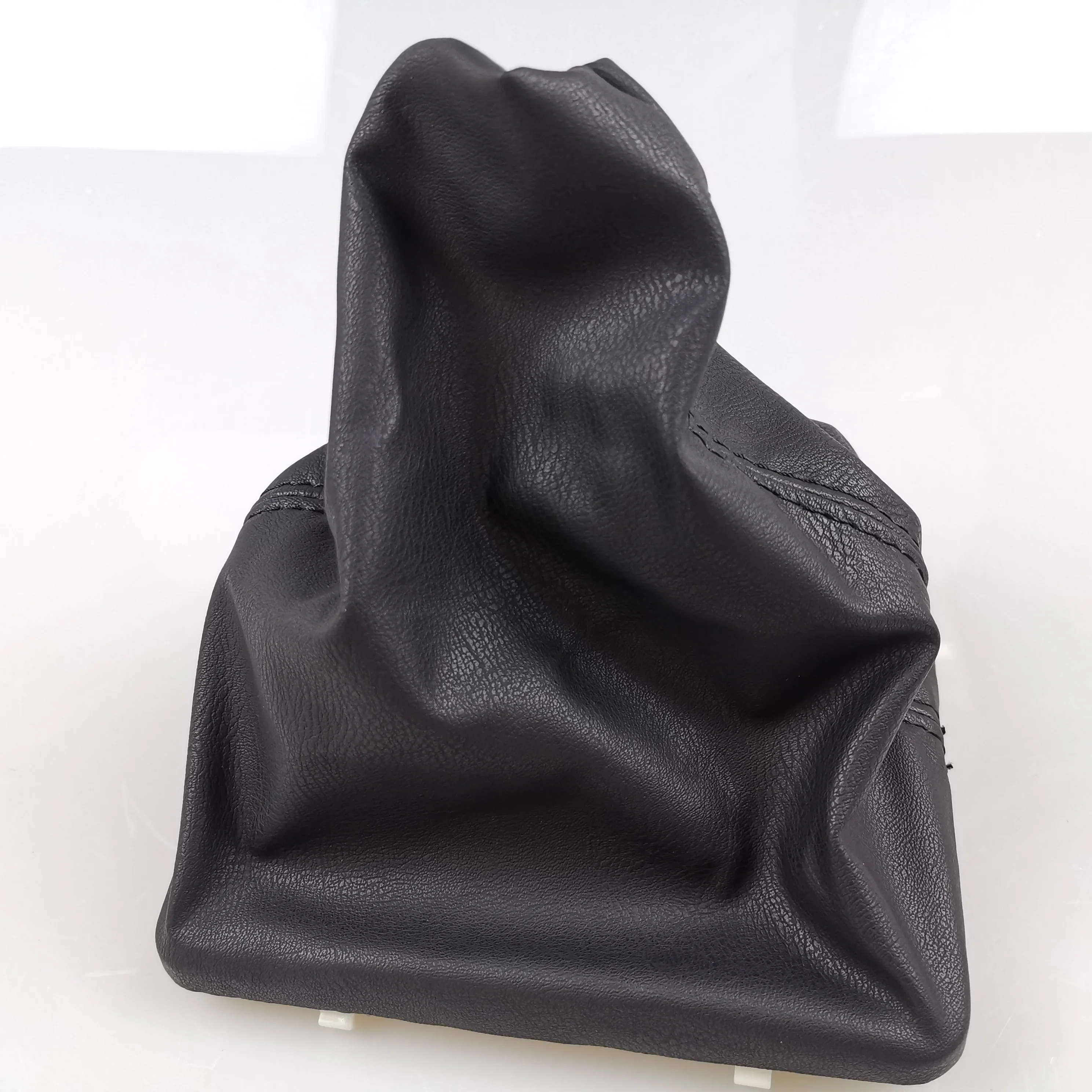 SAIC MAXUS T60 6MT Transmission Lever Dust Cover C00105008
SAIC MAXUS T60 6MT Transmission Lever Dust Cover C00105008