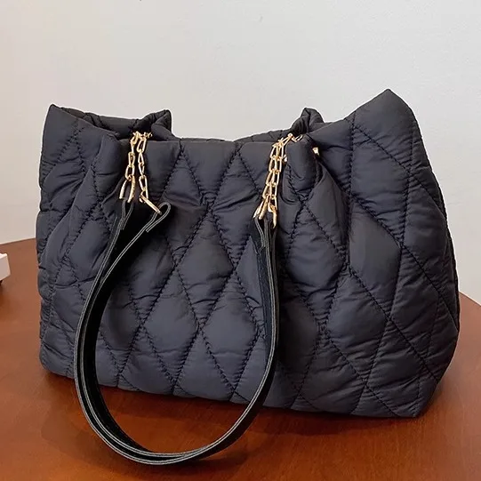 Trendy Korean Sle Large Capaci Diamond Chain Tote Bag Women's Handbag Casual Simple Sle Buet ape Nylon Material
Trendy Korean Sle Large Capaci Diamond Chain Tote Bag Women's Handbag Casual Simple Sle Buet ape Nylon Material