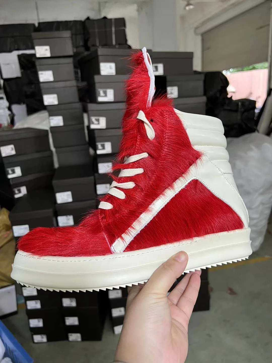 Ro Geobasket Men Ankle Boot Red Horsehair Boots Women Sneaker Red Horse Hair High Top Shoe O-wens Casual Shoes Zipper Sneakers
Ro Geobasket Men Ankle Boot Red Horsehair Boots Women Sneaker Red Horse Hair High Top Shoe O-wens Casual Shoes Zipper Sneakers