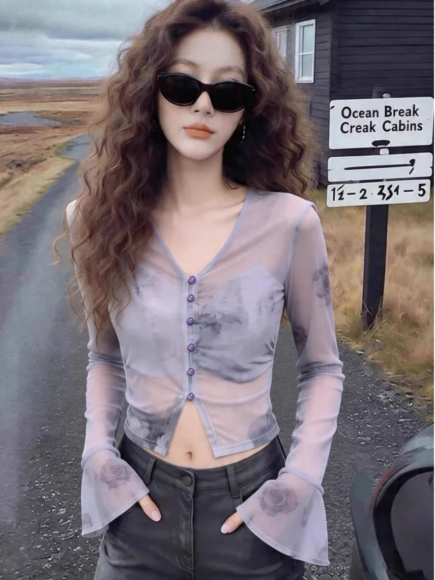 Summer New Style Women's T-shirt Bell Sleeve Gradient Color V-neck Self-retention Thin Micro-transparency Pure Desire Wind
Summer New Style Women's T-shirt Bell Sleeve Gradient Color V-neck Self-retention Thin Micro-transparency Pure Desire Wind