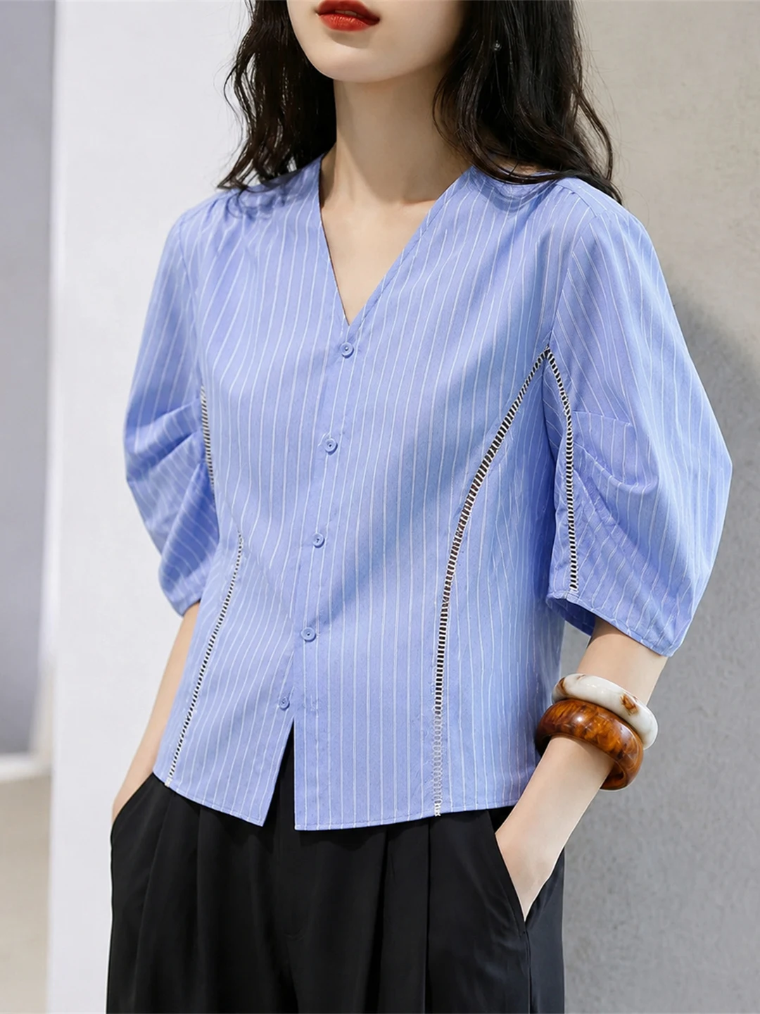 Slimming Single-Button V-Neck Shirt Lazy Style Personality Summer Commute Sweet Unique Top Women's plus Size Straight Cut Kor...
Slimming Single-Button V-Neck Shirt Lazy Style Personality Summer Commute Sweet Unique Top Women's plus Size Straight Cut Kor...