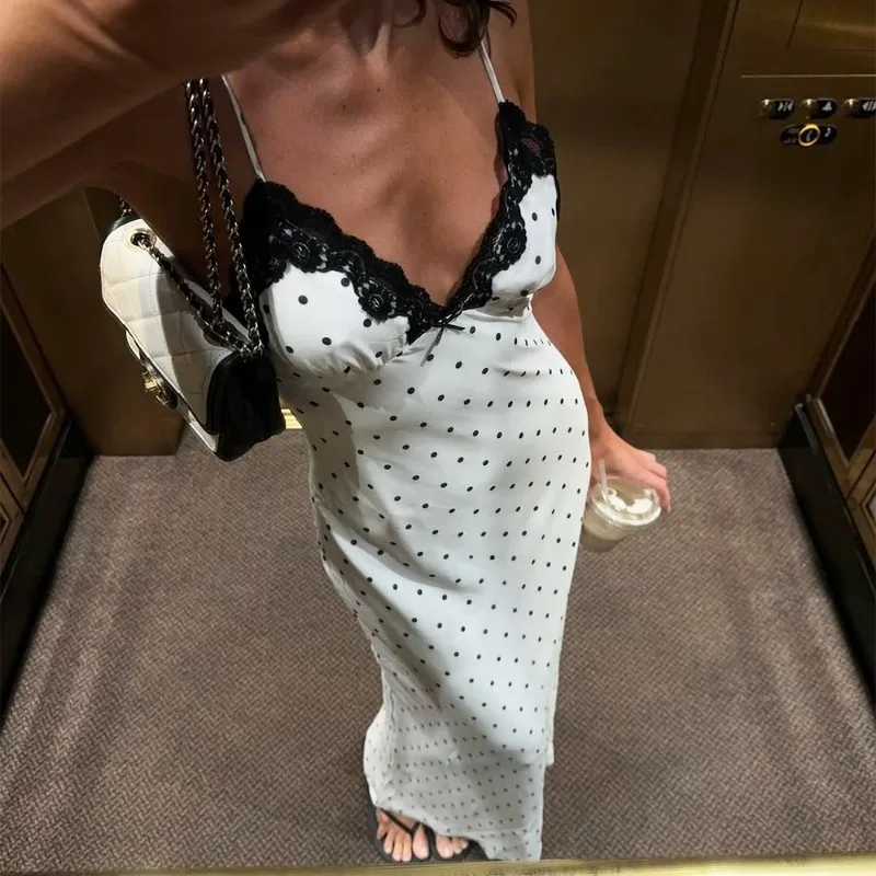 Sexy Lace Patch Women's Polka Dot Long Skirt Fashionable V-neck Sleeveless Slim Suspender Skirt Women's Fashionable Streetwear
Sexy Lace Patch Women's Polka Dot Long Skirt Fashionable V-neck Sleeveless Slim Suspender Skirt Women's Fashionable Streetwear