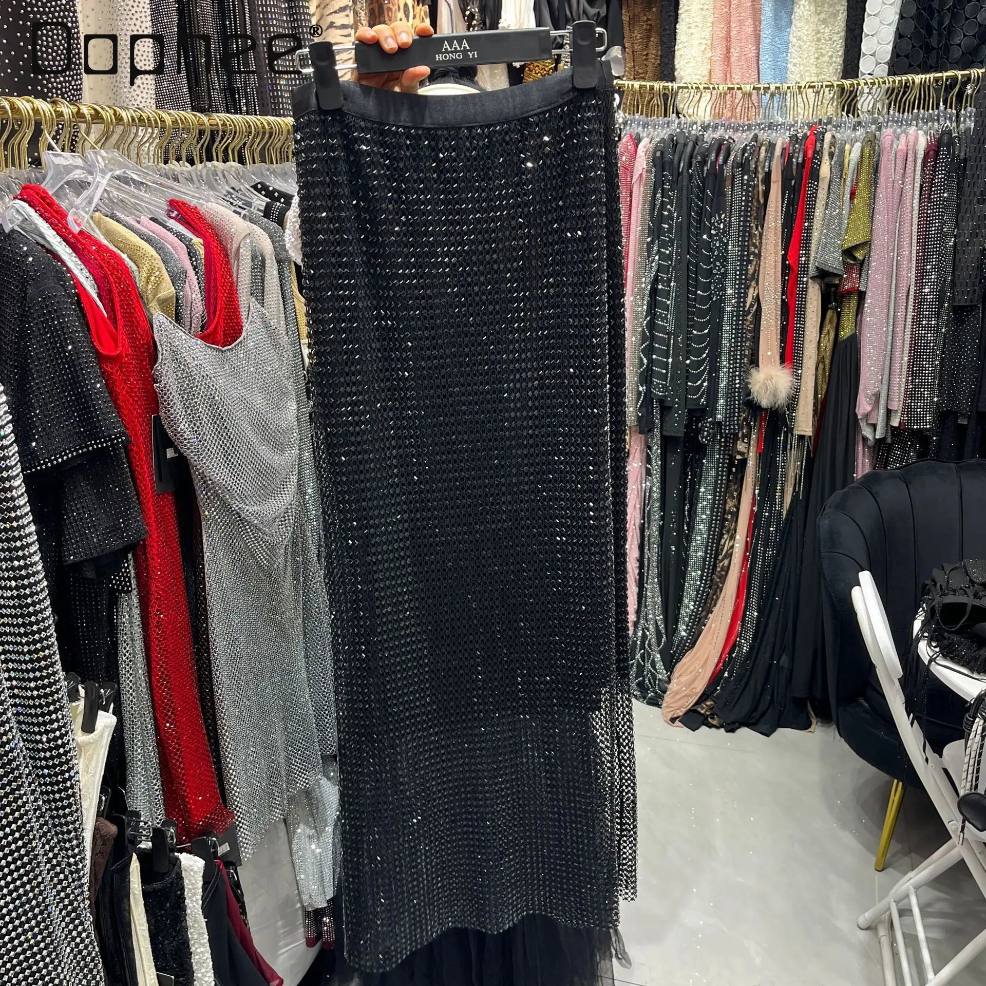 High-end Heavy Industry Hot Diamond Long Skirt Women's 2026 Summer New European Casual Flash Diamond Fashion Slim Sexy Skirts
High-end Heavy Industry Hot Diamond Long Skirt Women's 2026 Summer New European Casual Flash Diamond Fashion Slim Sexy Skirts