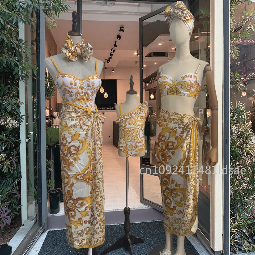 Luxury Design Women's Scarf Swimsuit Designer Brand Gold Pattern Lady Children's Swimsuit Set
Luxury Design Women's Scarf Swimsuit Designer Brand Gold Pattern Lady Children's Swimsuit Set