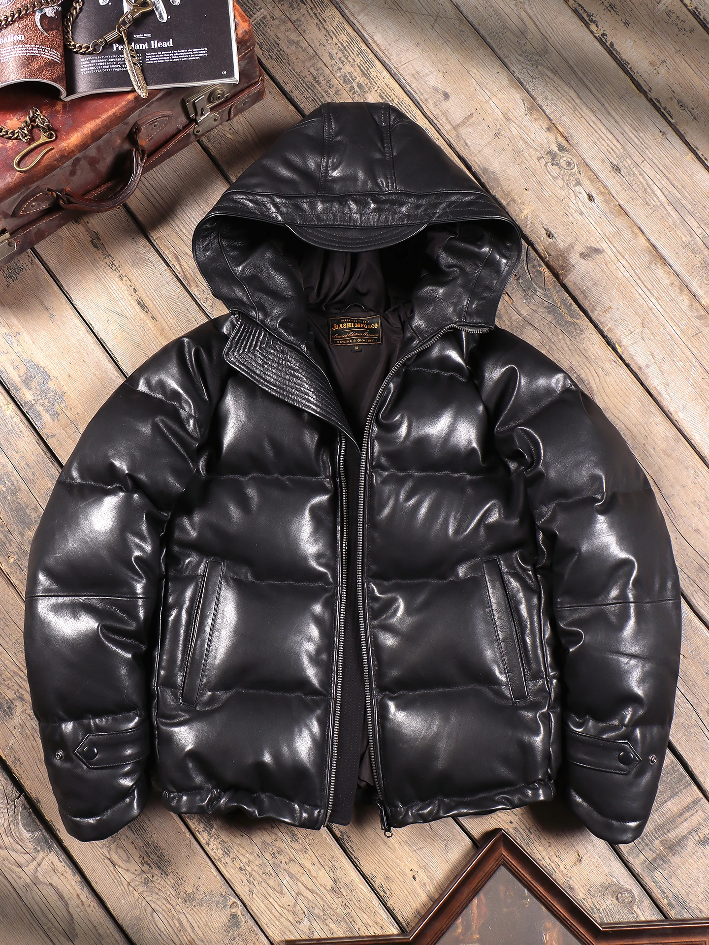 Tailor Brando итальянский пуховик из овчины 400 г на белом утином пуху, мужской зимний теплый пуховик из натуральной кожи с капюшоном
Tailor Brando итальянский пуховик из овчины 400 г на белом утином пуху, мужской зимний теплый пуховик из натуральной кожи с капюшоном