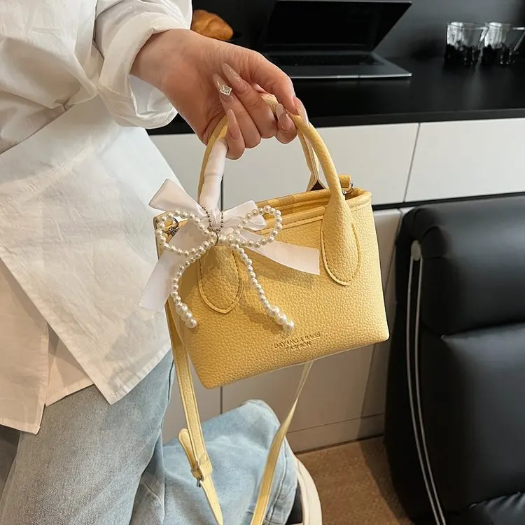 Versatile White Woven Shoulder Handbag Trendy Crossbody Purse Lightweight Design for Travel Work and Daily Use
Versatile White Woven Shoulder Handbag Trendy Crossbody Purse Lightweight Design for Travel Work and Daily Use