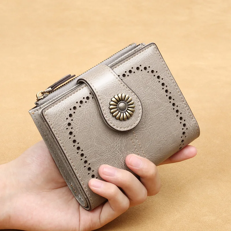 Vintage Short Wallet for Women Men Oil Wax Leather Hasp Card Holders Fashion Clutch Money Bag Female Portable Small Coin Purse
Vintage Short Wallet for Women Men Oil Wax Leather Hasp Card Holders Fashion Clutch Money Bag Female Portable Small Coin Purse