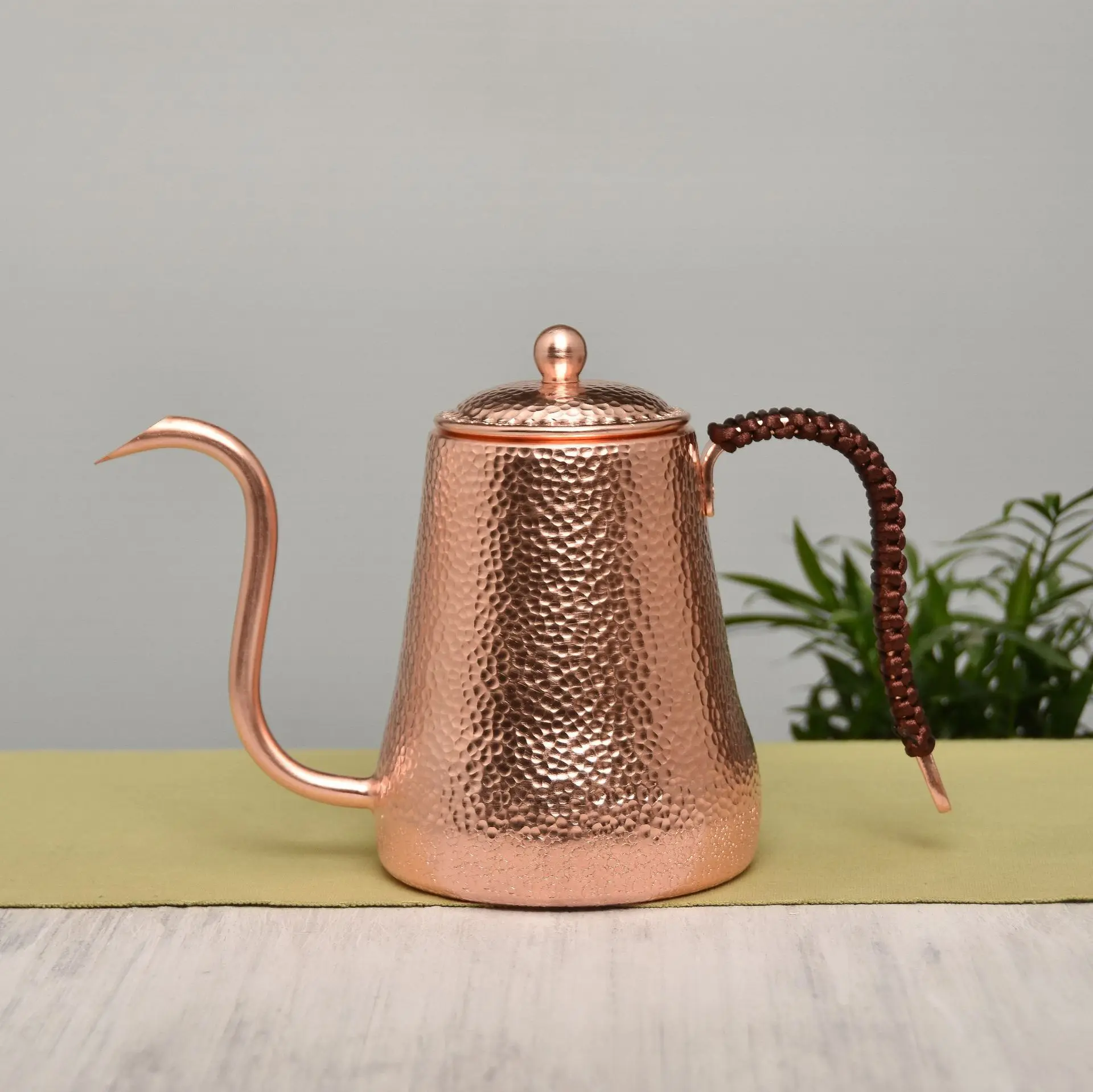 500ml pure copper tea pot, single-layer thickened, small mouth, Chinese retro style,gift, hand-hammered, hand-brewed coffee pot
500ml pure copper tea pot, single-layer thickened, small mouth, Chinese retro style,gift, hand-hammered, hand-brewed coffee pot