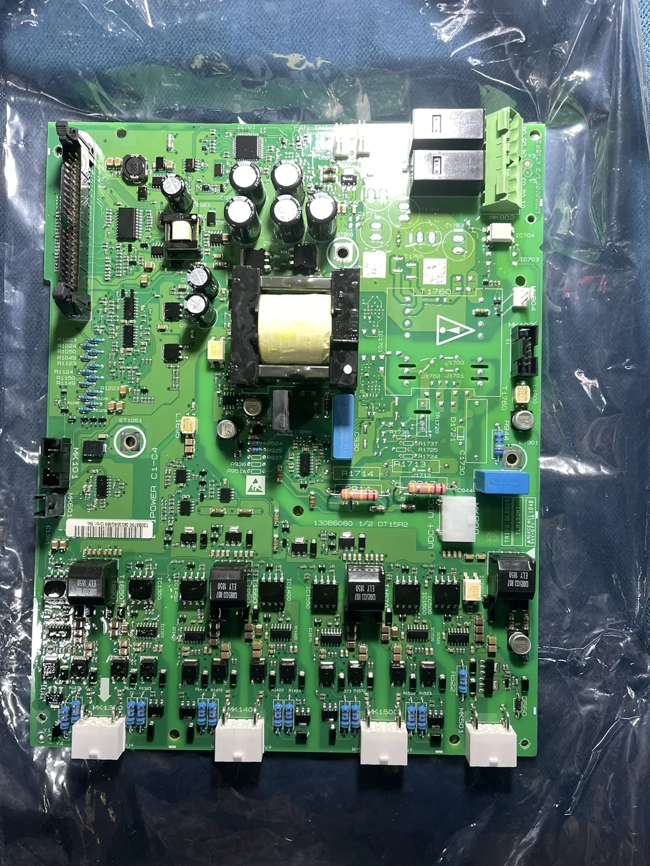 130B6060 1/2 Danfoss Frequency Converter FC101 FC111 Power Drive Board Trigger 45KW 55kw 75kw 90KW
130B6060 1/2 Danfoss Frequency Converter FC101 FC111 Power Drive Board Trigger 45KW 55kw 75kw 90KW