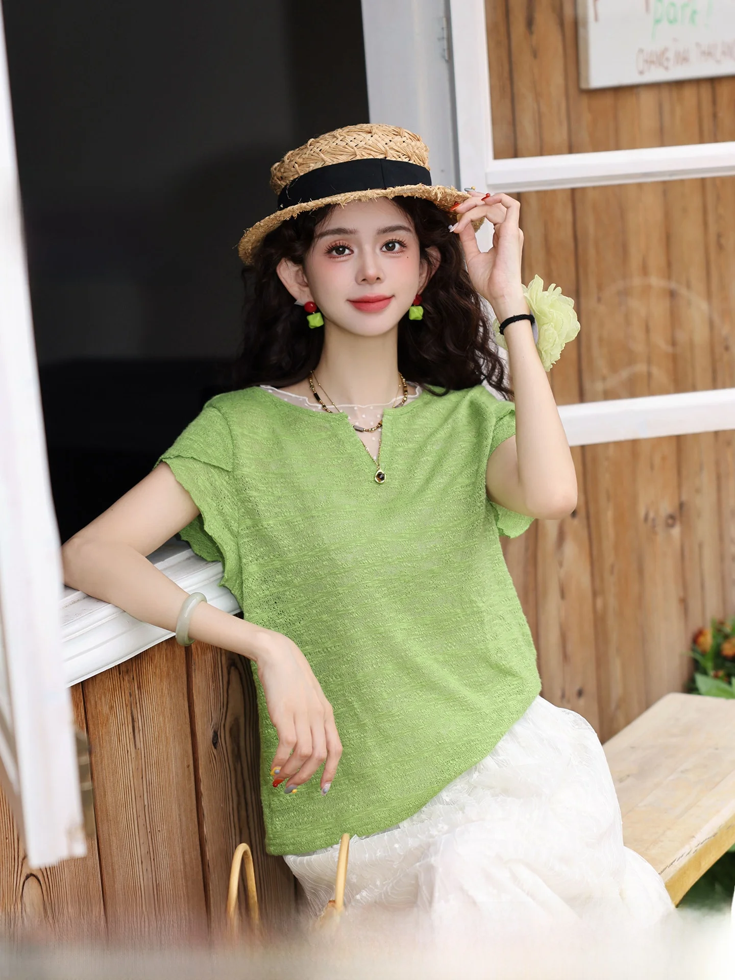 Loose Green Short Sleeve Women's T-shirt Summer Slimming Top New Arrival Chend's Vintage Style Polyester Fabric V-neck T-shirt
Loose Green Short Sleeve Women's T-shirt Summer Slimming Top New Arrival Chend's Vintage Style Polyester Fabric V-neck T-shirt