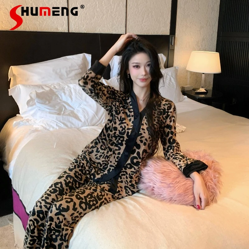 Женская пижама из вельвета с леопардовым принтом, новая, утепленная, класса люкс, домашняя одежда, женский комплект для сна в японском стиле, милый флисовый комплект
Женская пижама из вельвета с леопардовым принтом, новая, утепленная, класса люкс, домашняя одежда, женский комплект для сна в японском стиле, милый флисовый комплект