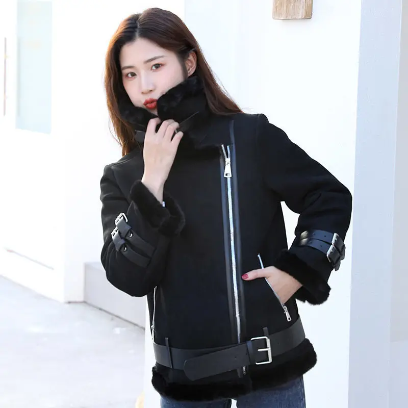 2024 New Autumn and Winter Women Faux Lamb Wool Leather Jacket Casual Lapel Zipper Spliced Coat Thick Outwear T103
2024 New Autumn and Winter Women Faux Lamb Wool Leather Jacket Casual Lapel Zipper Spliced Coat Thick Outwear T103