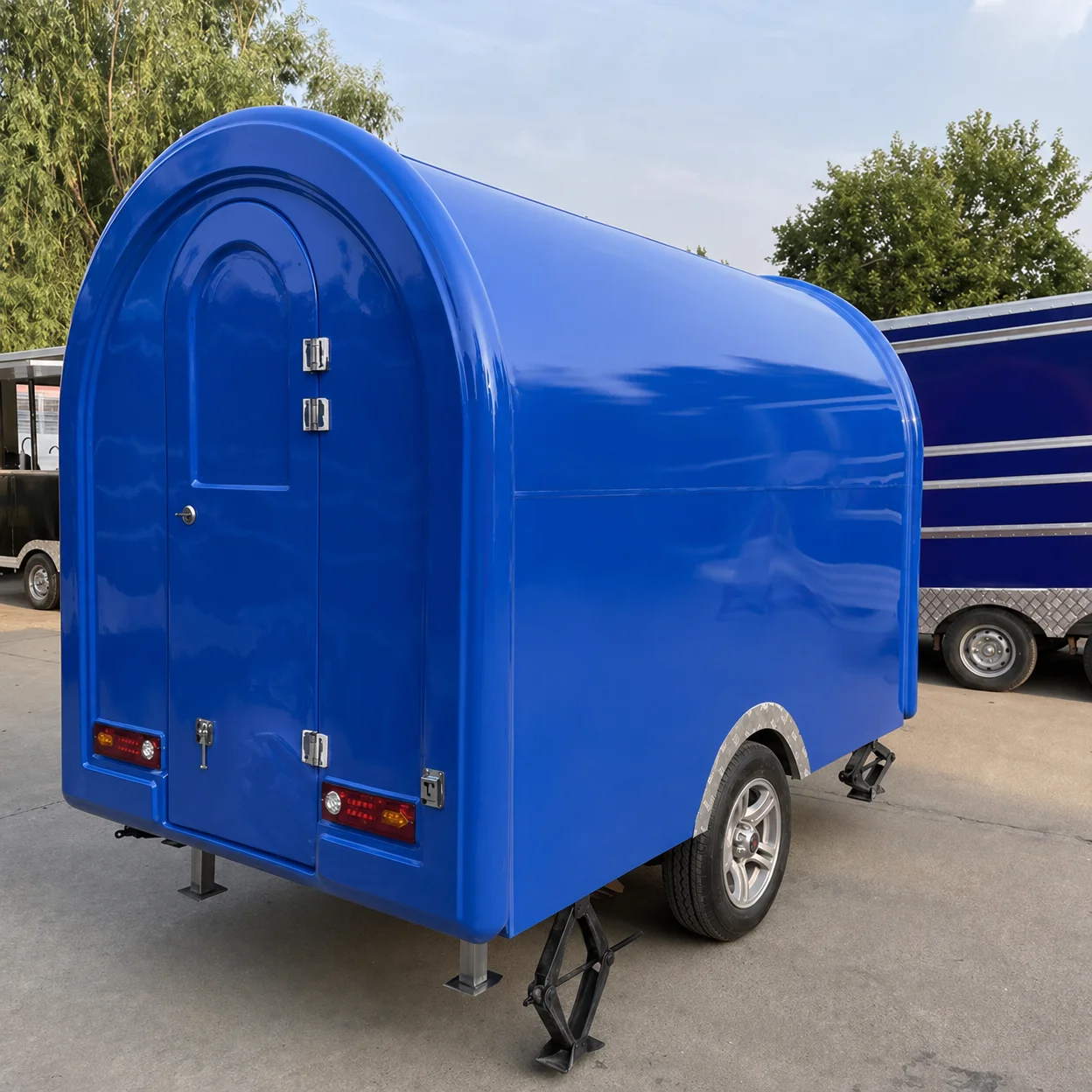 Attractive Round Food Trailer Mobile Coffee Shop Vintage Catering Cart For Street Corner Vending
Attractive Round Food Trailer Mobile Coffee Shop Vintage Catering Cart For Street Corner Vending