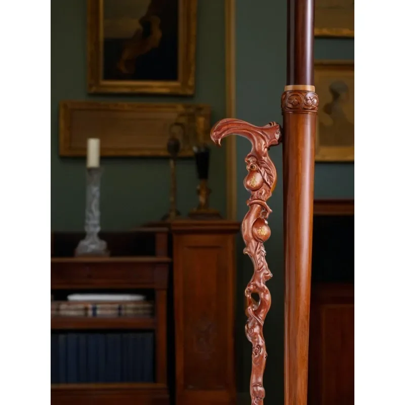 Нескользящие четырехножные костыли для пожилых людей, костыли из красного дерева.
Нескользящие четырехножные костыли для пожилых людей, костыли из красного дерева.