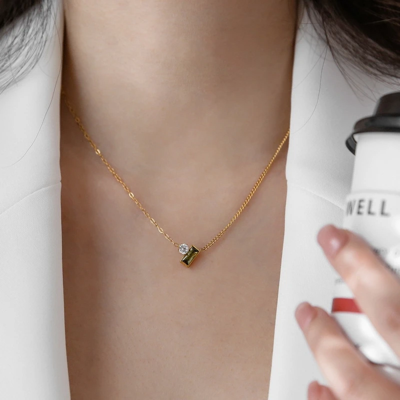 Silvology 925 Sterling Silver Square Olive Green Zircon Pendant Necklace for Women Elegant Clavicle Necklace Simple Fine Jewelry
Silvology 925 Sterling Silver Square Olive Green Zircon Pendant Necklace for Women Elegant Clavicle Necklace Simple Fine Jewelry