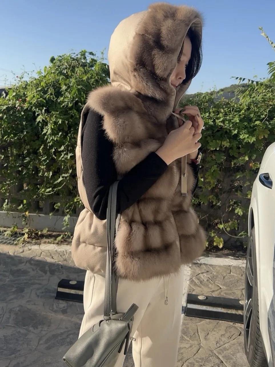 Двусторонний носимый жилет из искусственной норки с капюшоном, женское теплое пальто Jaet Dongmen Market Sle, повседневное свободное платье на молнии
Двусторонний носимый жилет из искусственной норки с капюшоном, женское теплое пальто Jaet Dongmen Market Sle, повседневное свободное платье на молнии