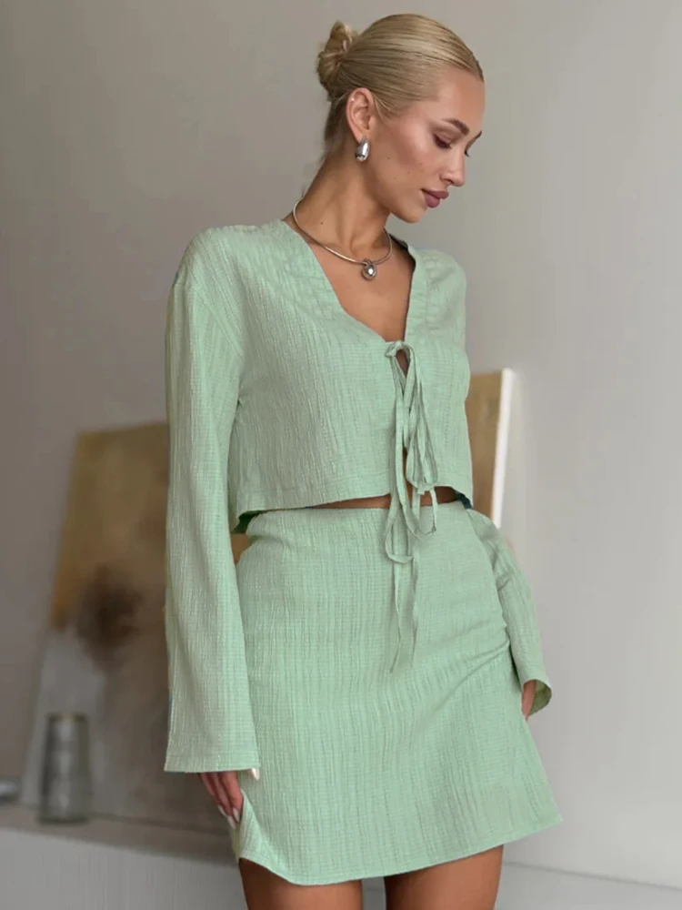 Spring Solid Shorts Skirts Suit Women Long Sleeves V-neck Lace Up Top+high Waist Straight Bust Skirt Autumn Female Two Piece Set
Spring Solid Shorts Skirts Suit Women Long Sleeves V-neck Lace Up Top+high Waist Straight Bust Skirt Autumn Female Two Piece Set