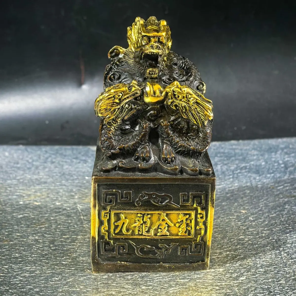 Pure copper gilt Kowloon gold seal jade seal ornament handicraft brass seal ornament home decoration jewelry
Pure copper gilt Kowloon gold seal jade seal ornament handicraft brass seal ornament home decoration jewelry