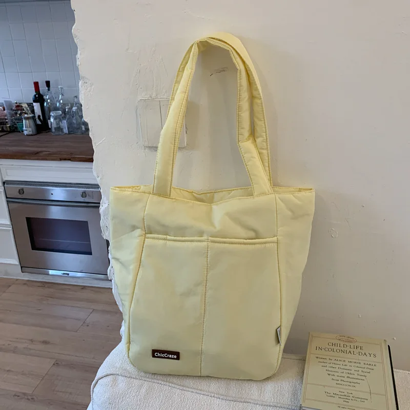 Korean Style Large Capacity Commuting Padded Tote Bag2025New retro fashion solid color nylon shoulder bag for women
Korean Style Large Capacity Commuting Padded Tote Bag2025New retro fashion solid color nylon shoulder bag for women