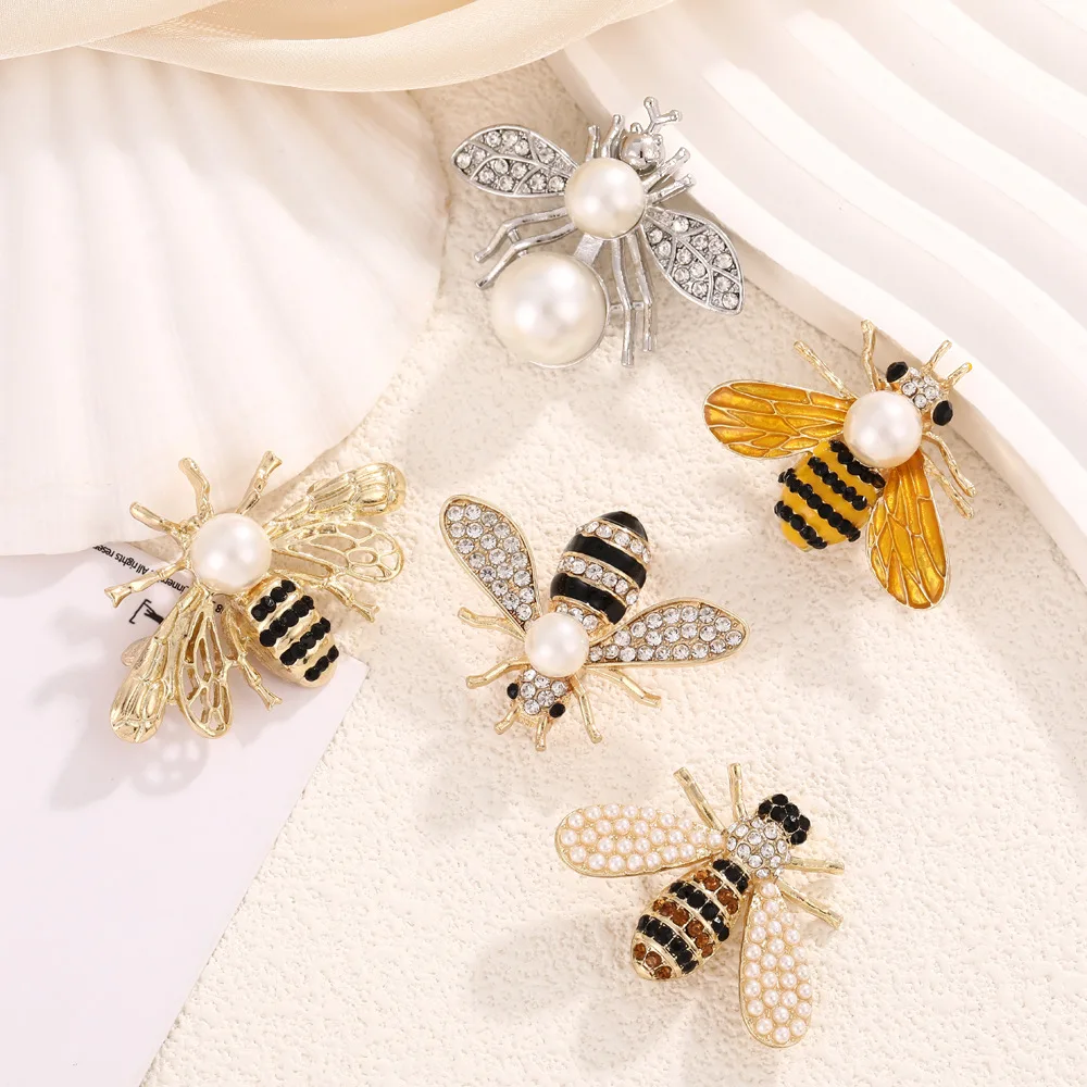 2PC set cute zircon bee brooch new fashion suit collar decorative brooch anti-light sweater pin women
2PC set cute zircon bee brooch new fashion suit collar decorative brooch anti-light sweater pin women