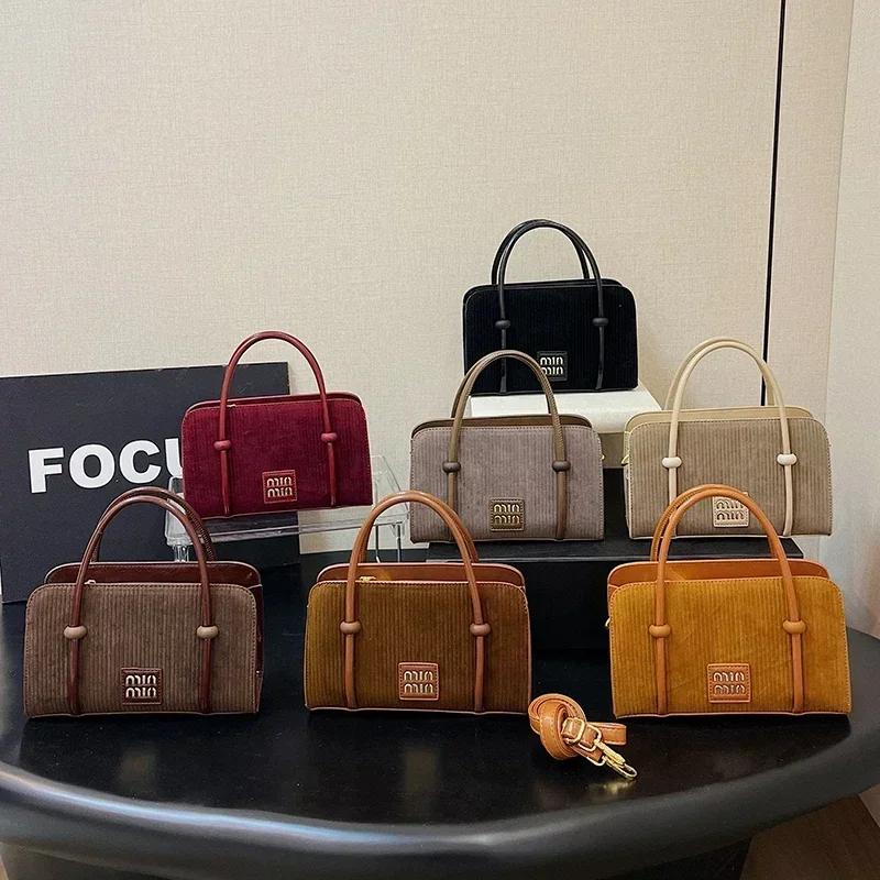 2025 New Minimalist Leather Satchel for Commuting with Retro Designer Letter Logo,Stylish Women's Crossbody Handbag
2025 New Minimalist Leather Satchel for Commuting with Retro Designer Letter Logo,Stylish Women's Crossbody Handbag