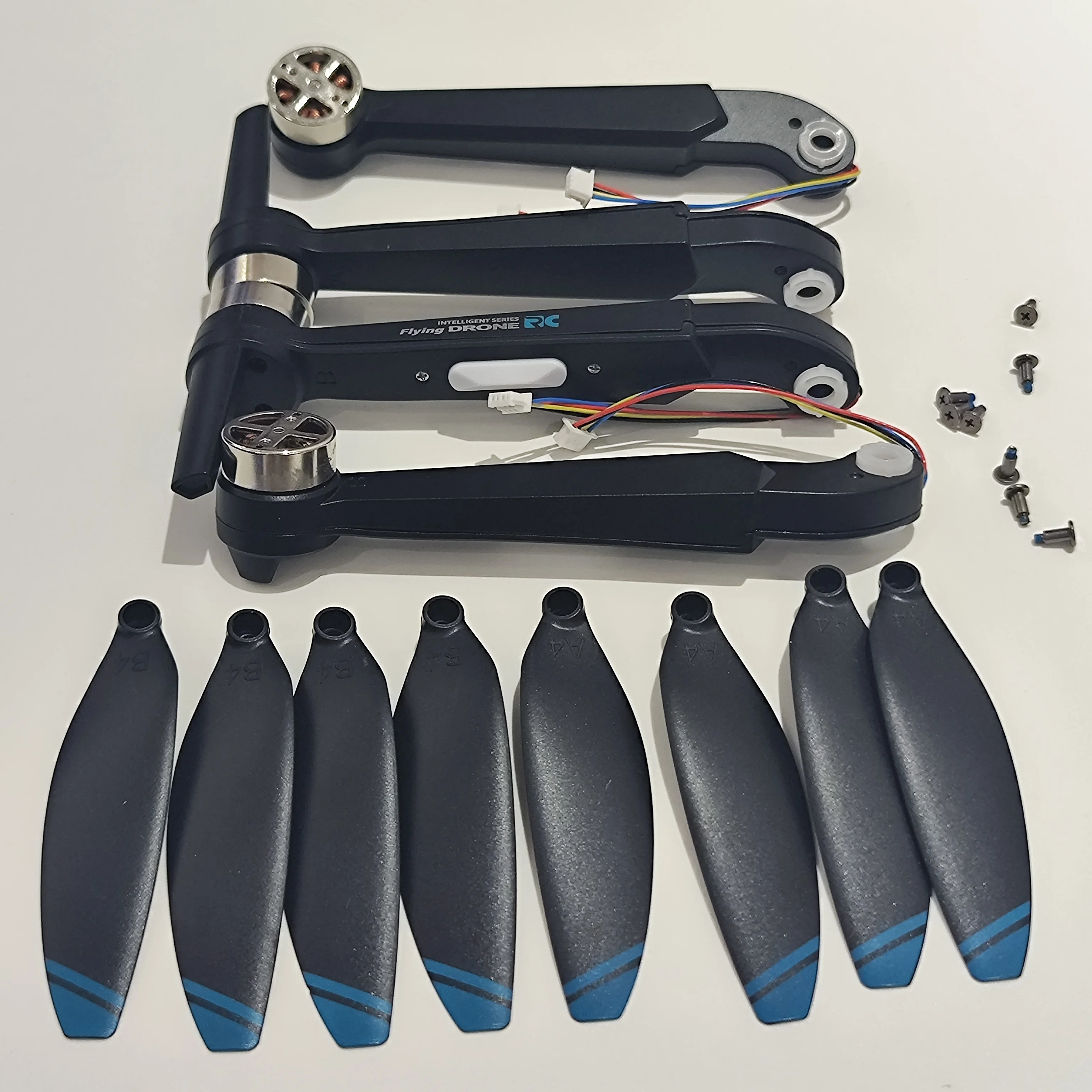 4 шт. M33 MAX RC складной дрон запасные части бесщеточный двигатель с лезвием пропеллера CW CCW оригинальные аксессуары
4 шт. M33 MAX RC складной дрон запасные части бесщеточный двигатель с лезвием пропеллера CW CCW оригинальные аксессуары