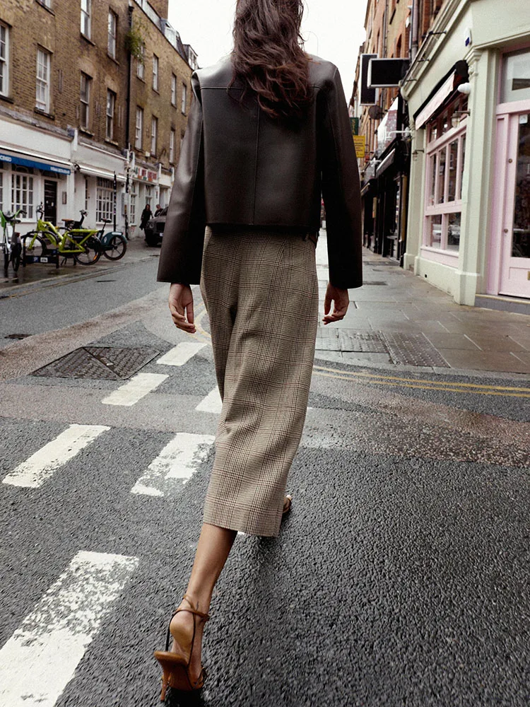 Sweet Ele ort Loose Leather Jaet Women's Autumn New Arrival Casual Sle Stand Fit Long Sve Button Closure Coat
Sweet Ele ort Loose Leather Jaet Women's Autumn New Arrival Casual Sle Stand Fit Long Sve Button Closure Coat