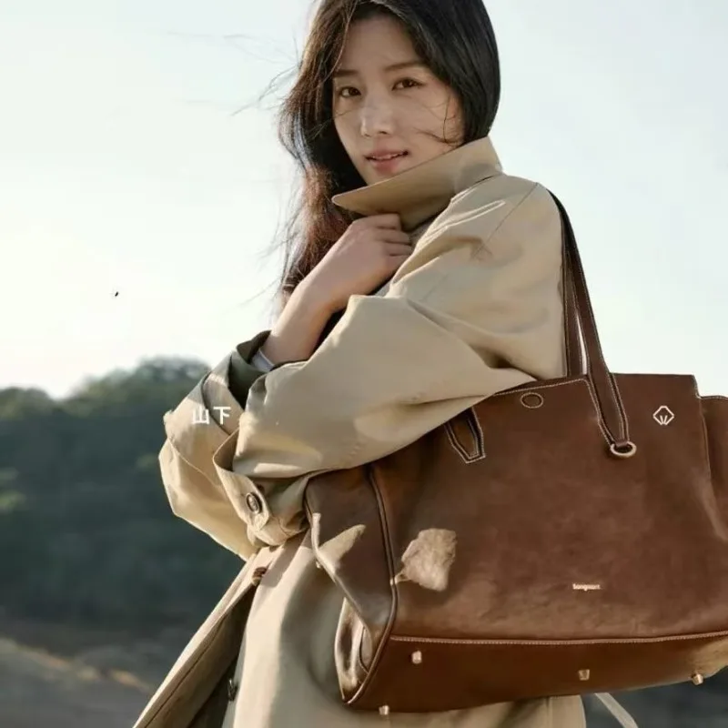 2026 New Songmont Large Seeing Things Travel Bag Trail Series Vegetable Tanned Cowhide Handheld Crossbody Briefcase
2026 New Songmont Large Seeing Things Travel Bag Trail Series Vegetable Tanned Cowhide Handheld Crossbody Briefcase