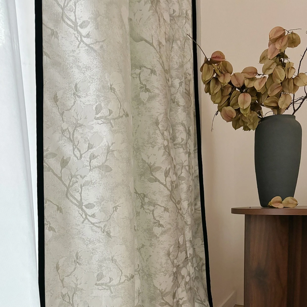 Heat Insulation Light Luxury Modern Minimalist High-precision Magnolia Jacquard High-end New Living Room Bedroom Curtains
Heat Insulation Light Luxury Modern Minimalist High-precision Magnolia Jacquard High-end New Living Room Bedroom Curtains