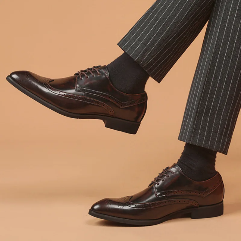 New Glossy Business Suit Pointed Carved Block Men's Leather Shoes English Derby Shoes With Soft Soles Men Flats мужская обувь
New Glossy Business Suit Pointed Carved Block Men's Leather Shoes English Derby Shoes With Soft Soles Men Flats мужская обувь