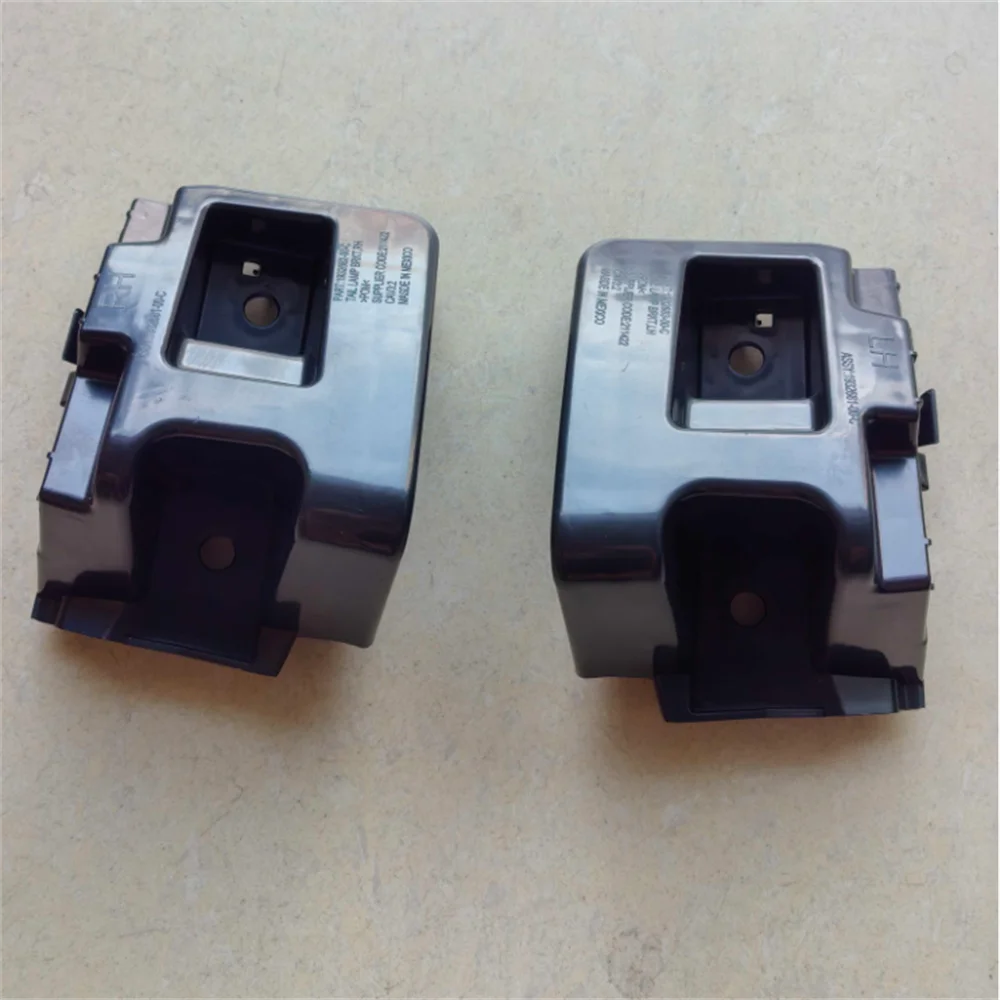 Suitable for the updated Tesla Model Y rear bumper taillight bracket, left 1932681-00-C, right 1932682-00-C
Suitable for the updated Tesla Model Y rear bumper taillight bracket, left 1932681-00-C, right 1932682-00-C