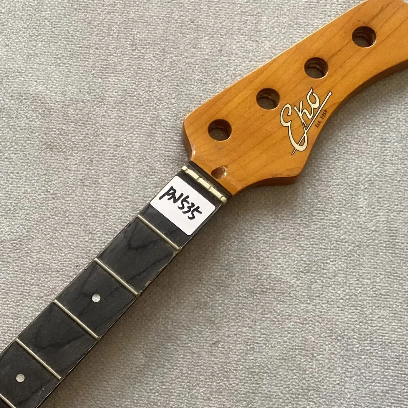 PN535 Оригинальный и оригинальный бренд EKO, 4-струнный клен с палисандровым деревом, 21 ладью для DIY, басовая часть, правая рука
PN535 Оригинальный и оригинальный бренд EKO, 4-струнный клен с палисандровым деревом, 21 ладью для DIY, басовая часть, правая рука