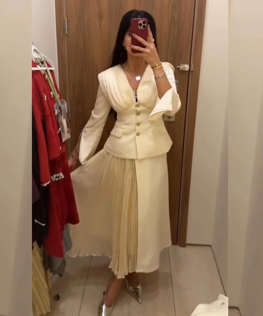 Customized Intricate Charmeuse Pleat Button A-line V-neck Long Luxury Party Evening Dresses Exquisite Unisex
Customized Intricate Charmeuse Pleat Button A-line V-neck Long Luxury Party Evening Dresses Exquisite Unisex