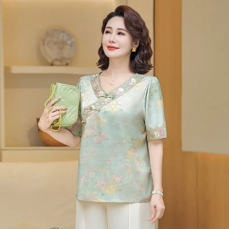 Женская блузка в китайском стиле с цветочным принтом, V-образным вырезом, коротким рукавом, из сатина, для женщин среднего возраста
Женская блузка в китайском стиле с цветочным принтом, V-образным вырезом, коротким рукавом, из сатина, для женщин среднего возраста