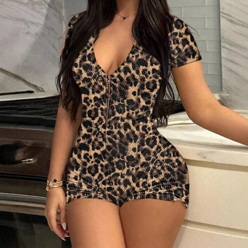 Women's Jumpsuit 2025 Summer New Leopard Print Short Sleeved V-neck Fashion Tight Fitting Hip Lifting Casual Rompers Streetwear
Women's Jumpsuit 2025 Summer New Leopard Print Short Sleeved V-neck Fashion Tight Fitting Hip Lifting Casual Rompers Streetwear