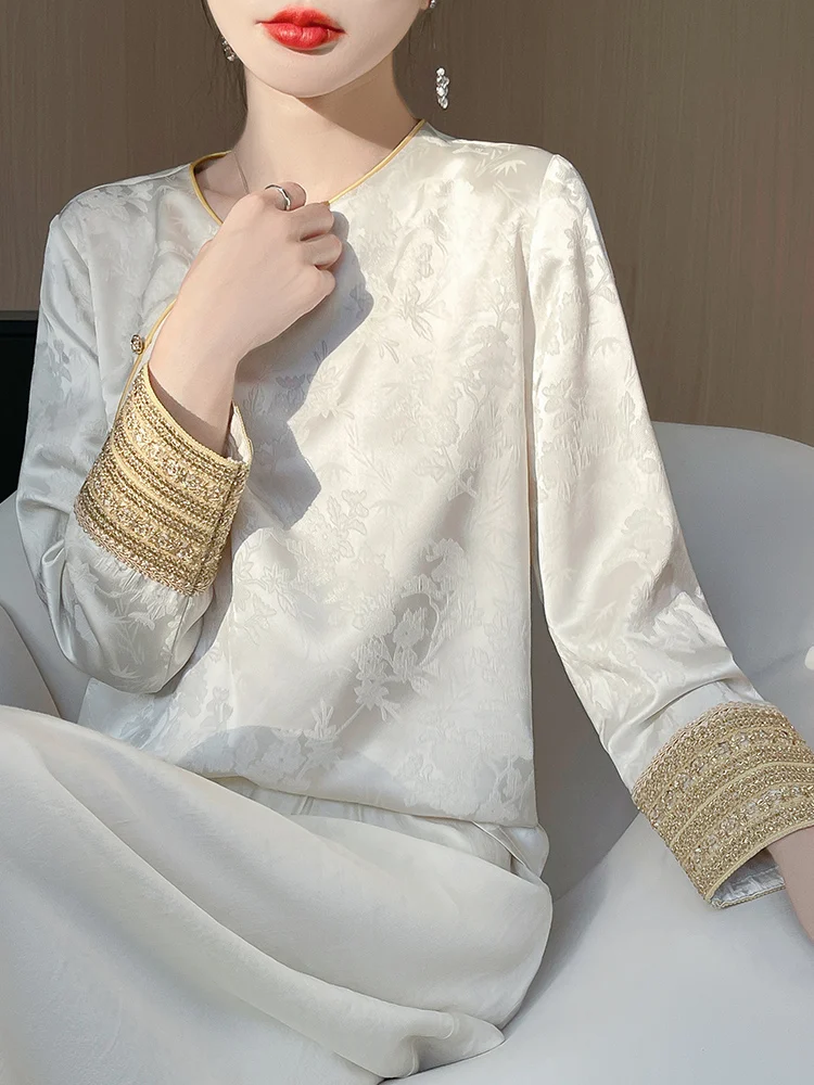 New 2025 Spring Chinese Style Silk Shirt Women's Long Sleeve Embroidered Satin Surface Acetate Acid Silk Top Fashionable
New 2025 Spring Chinese Style Silk Shirt Women's Long Sleeve Embroidered Satin Surface Acetate Acid Silk Top Fashionable
