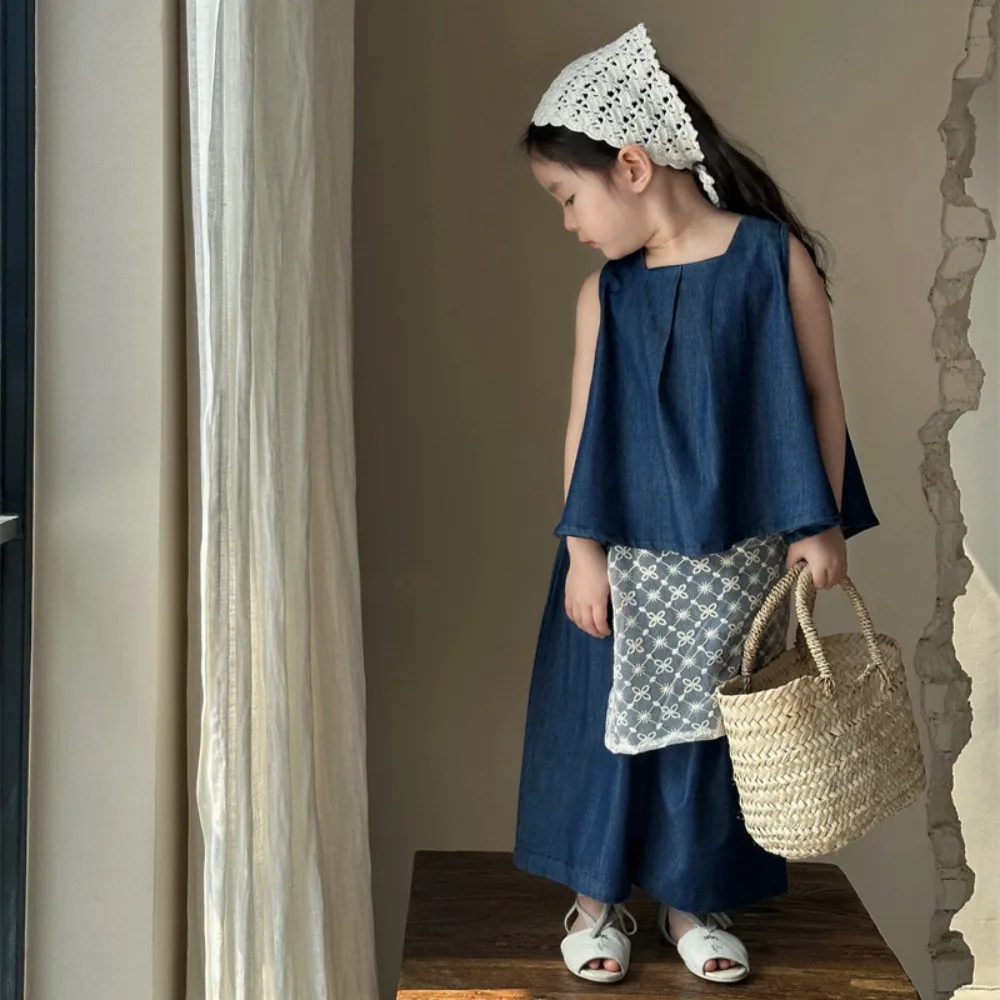 Girls Suit Korean Style 2024 Summer New Solid Color Denim Sleeveless Tank Top Wide Leg Pants Fashion Summer Children Suit
Girls Suit Korean Style 2024 Summer New Solid Color Denim Sleeveless Tank Top Wide Leg Pants Fashion Summer Children Suit