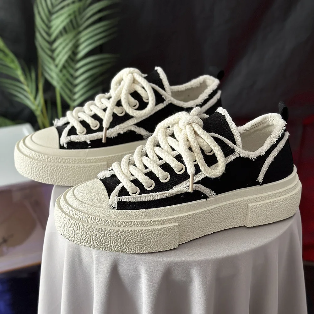 Fashion Women Casual Sneakers 2025 Summer Lightweight Casual Skate Women Shoes Big Size 42 Canvas Vulcanized Chaussures Femme
Fashion Women Casual Sneakers 2025 Summer Lightweight Casual Skate Women Shoes Big Size 42 Canvas Vulcanized Chaussures Femme