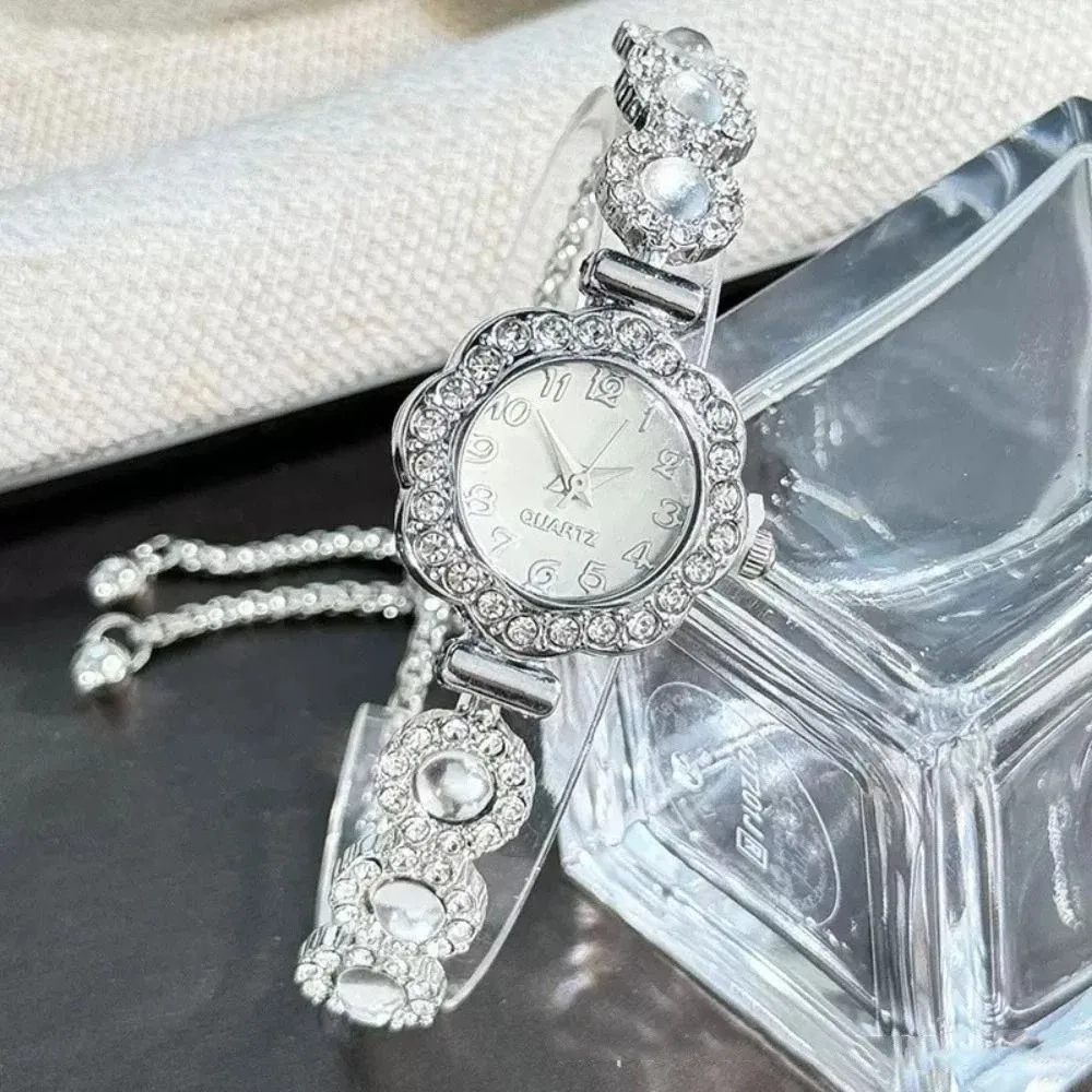 Elegant Women's Bracelet Watch Pull Type Portable Ladies Business Watches Exquisite Simple Rhinestone Quartz Watch
Elegant Women's Bracelet Watch Pull Type Portable Ladies Business Watches Exquisite Simple Rhinestone Quartz Watch