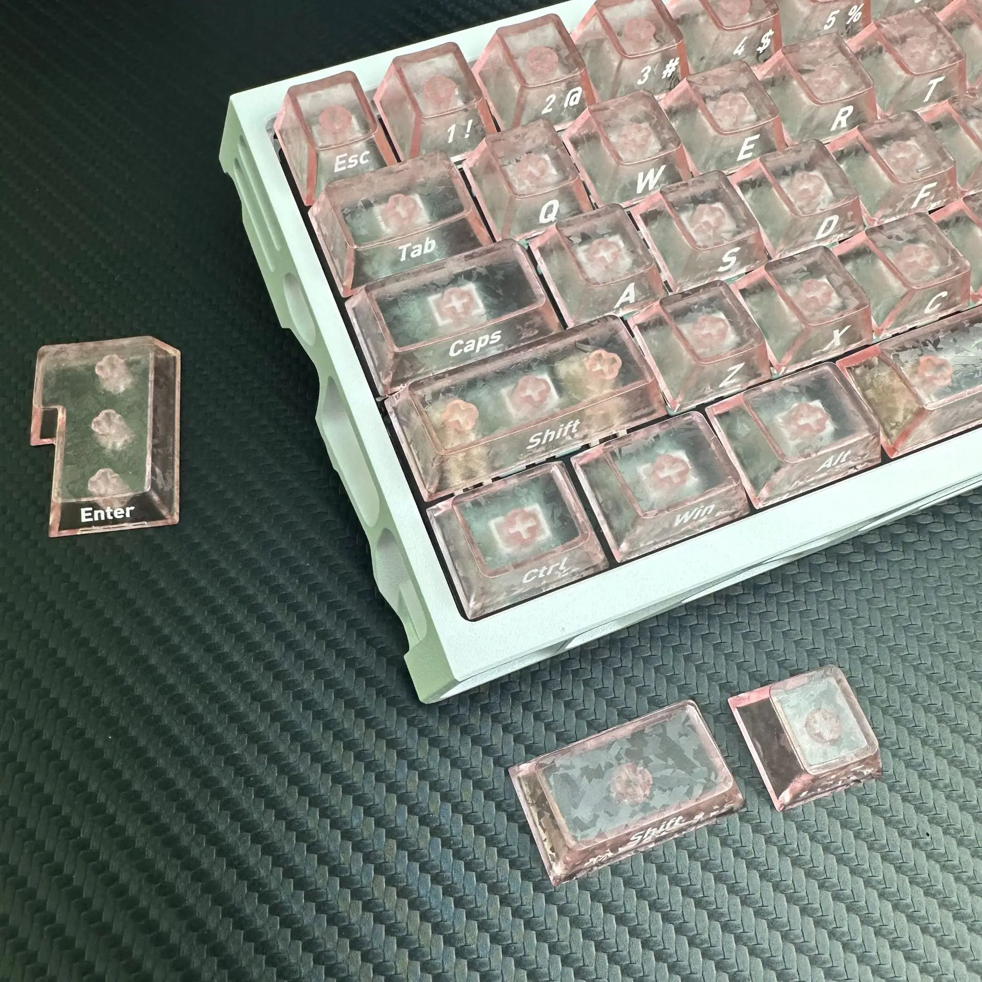 Pink Carbon Fiber Textured Toner Keycap Original High Fog Transparent Light Keycap High-end Universal Personalized Keycap
Pink Carbon Fiber Textured Toner Keycap Original High Fog Transparent Light Keycap High-end Universal Personalized Keycap