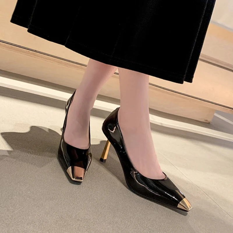 Shangshi High Heels Women's 2026 New Versatile and Sexy Lacquer Leather Metal Head Square Head Thin Heel Women's Single Shoes
Shangshi High Heels Women's 2026 New Versatile and Sexy Lacquer Leather Metal Head Square Head Thin Heel Women's Single Shoes