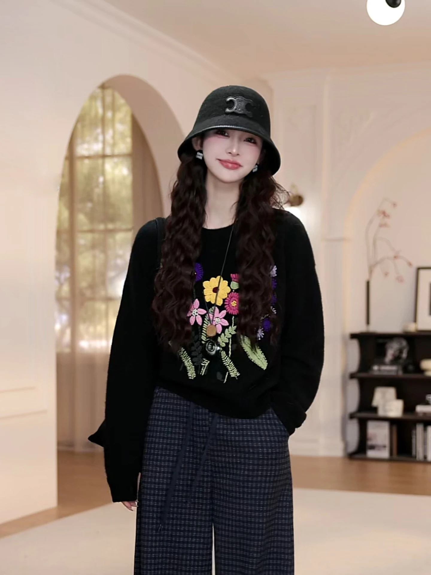 Женский вязаный свитер с длинным рукавом и круглым вырезом, с вышивкой цветов, повседневный, свободного кроя, осенняя новинка, удобный, из смесового хлопка
Женский вязаный свитер с длинным рукавом и круглым вырезом, с вышивкой цветов, повседневный, свободного кроя, осенняя новинка, удобный, из смесового хлопка