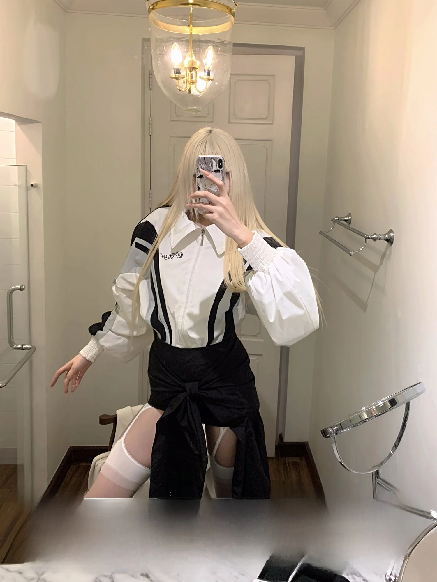 American School Uniform Jacket Loose Silhouette Outerwear Street Style Nylon Fabric Ladies Short Coat Zipper Closure
American School Uniform Jacket Loose Silhouette Outerwear Street Style Nylon Fabric Ladies Short Coat Zipper Closure