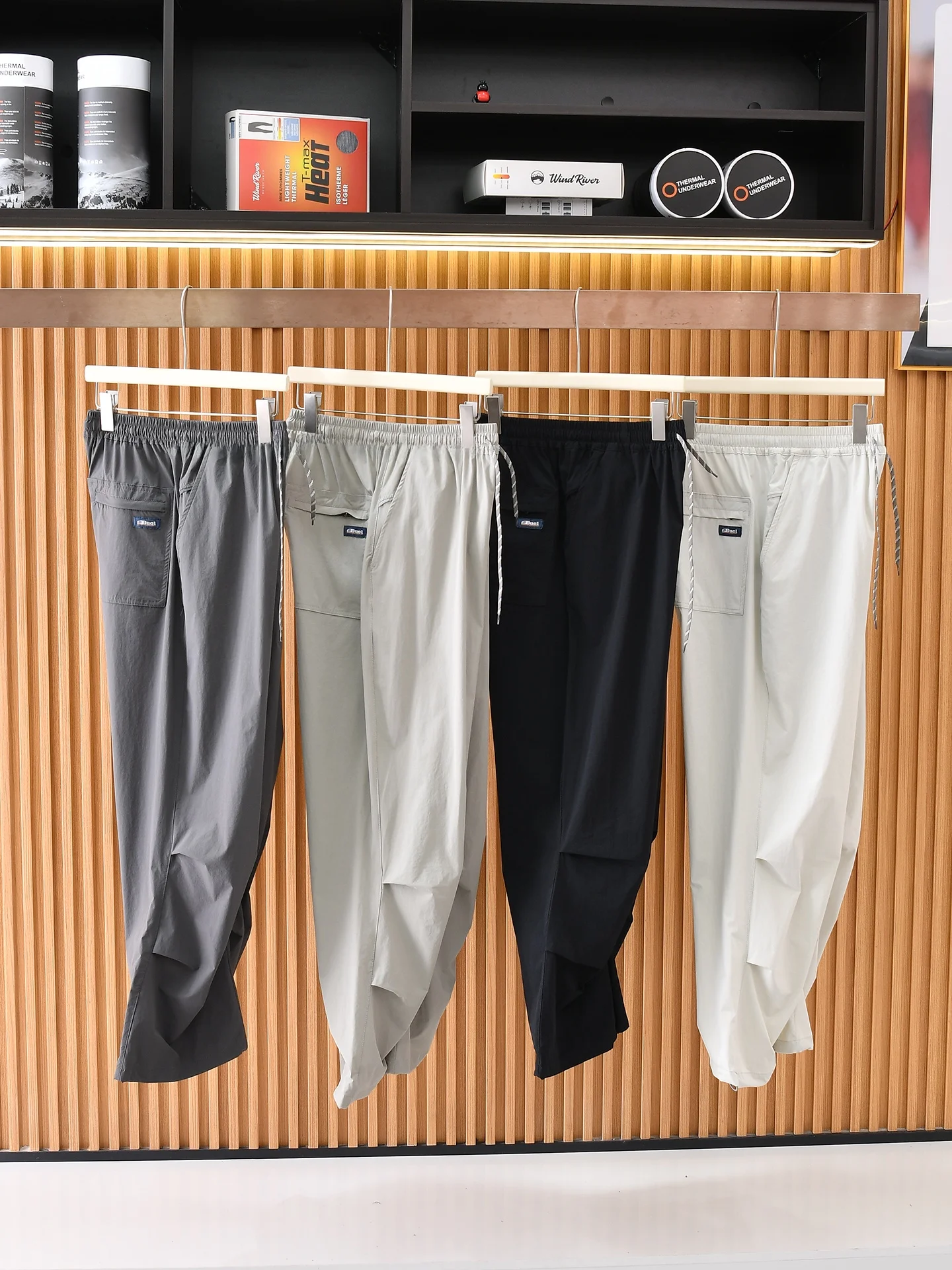 Men's Summer Hiking Mountain Climbing Sports Long Pants Paratrooper Pants Breathable Moisture Wicking Straight Leg Casual Pants
Men's Summer Hiking Mountain Climbing Sports Long Pants Paratrooper Pants Breathable Moisture Wicking Straight Leg Casual Pants