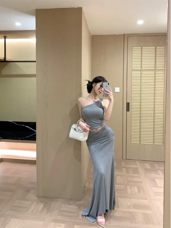 Summer Pure Desire Spicy Girl Design Sense Oblique Shoulder Tube Top Vest Top Half Skirt Set Sleeveless Women's Fashion Ensemble
Summer Pure Desire Spicy Girl Design Sense Oblique Shoulder Tube Top Vest Top Half Skirt Set Sleeveless Women's Fashion Ensemble
