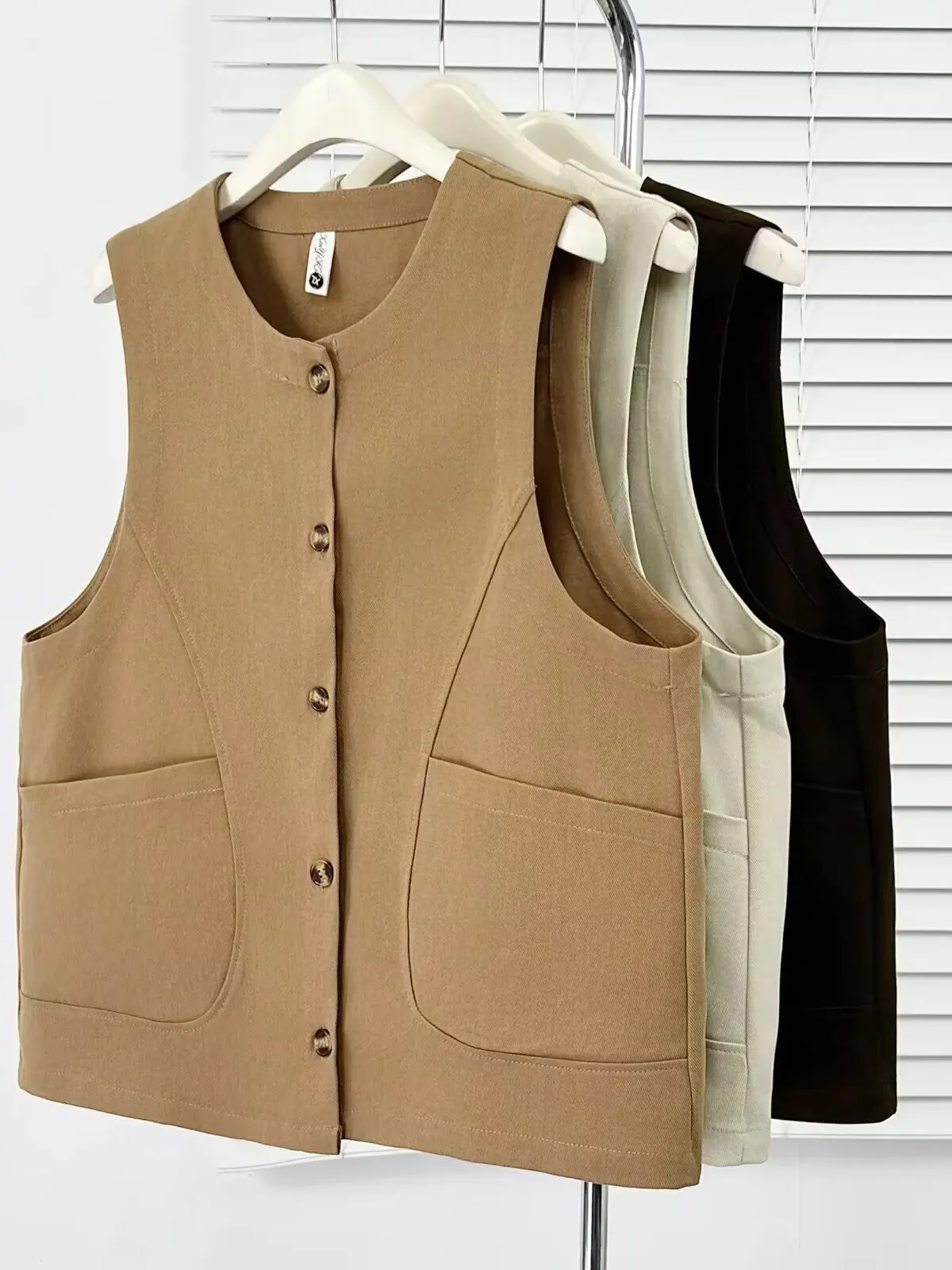 plus Size Korean Style Simple Single Button Vest Women's Spring Versatile Layered Wear Slimming Meat Covering Shoulder Jacket...
plus Size Korean Style Simple Single Button Vest Women's Spring Versatile Layered Wear Slimming Meat Covering Shoulder Jacket...
