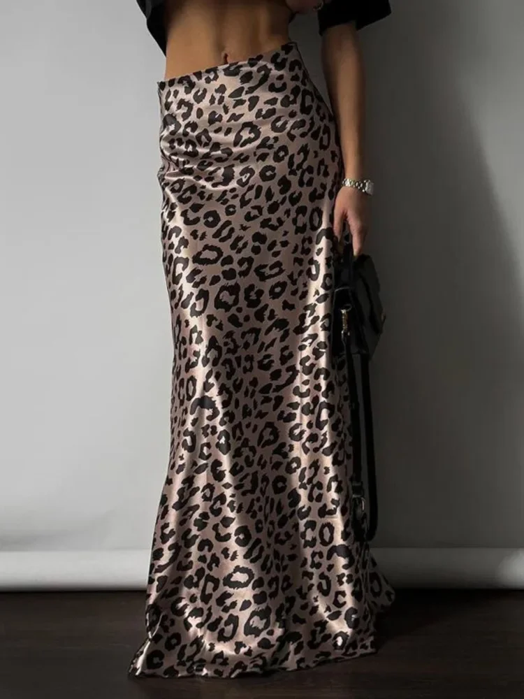 Satin Leopard Print Long Skirt Women Fashion High Waist Maxi Fishtail Skirt Ladies Fashion With Zipper Sexy Skirts
Satin Leopard Print Long Skirt Women Fashion High Waist Maxi Fishtail Skirt Ladies Fashion With Zipper Sexy Skirts