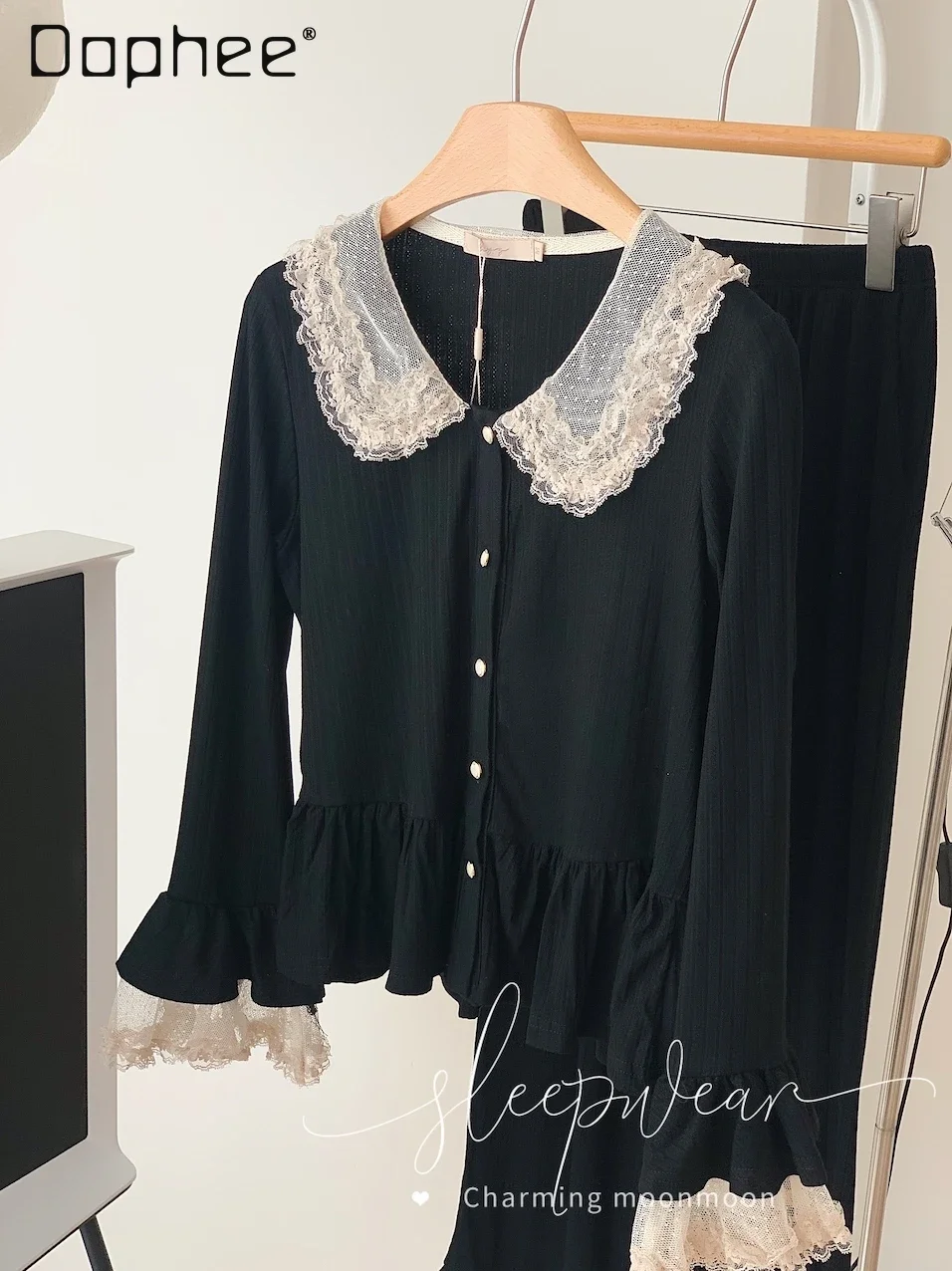French Style Lace Patchwork Pajamas Long Flare Sleeve Single Breasted Doll Collar Sleepwear Spring Autumn Black 2pcs
French Style Lace Patchwork Pajamas Long Flare Sleeve Single Breasted Doll Collar Sleepwear Spring Autumn Black 2pcs