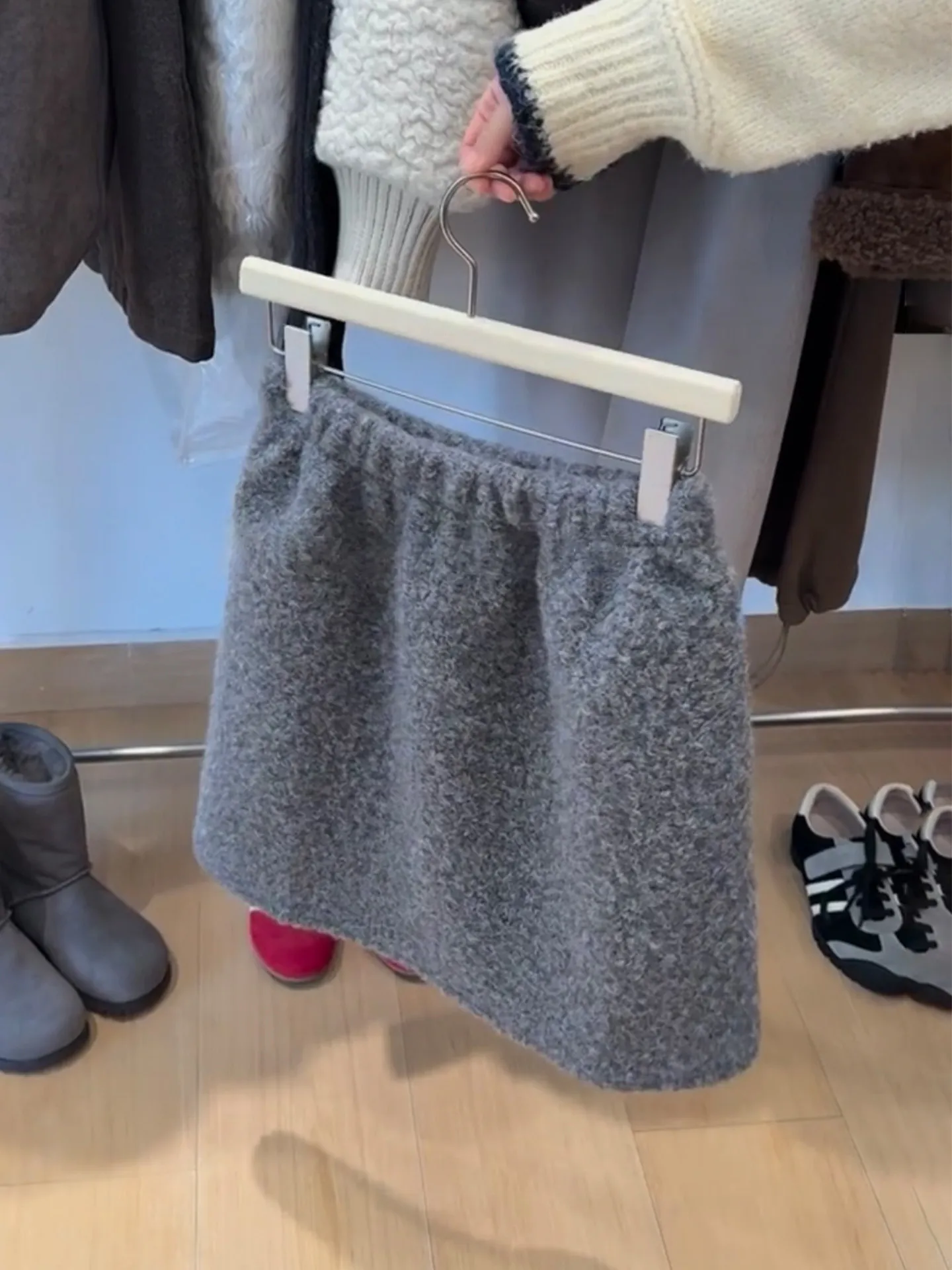 Thiened Woolen f Skirt Women's Autumn Winter New Simple Elastic Waist Slim A-Line Midi Skirt Commute Korean Sle Polyes...
Thiened Woolen f Skirt Women's Autumn Winter New Simple Elastic Waist Slim A-Line Midi Skirt Commute Korean Sle Polyes...